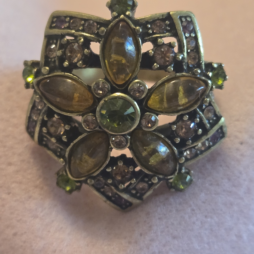 NWOT Vintage Heidi Daus Size 7 Swarorski Crystal Multi Color Cocktail Ring